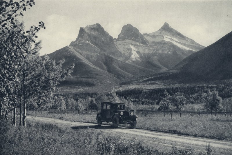 Klippiga bergen i Kanada: Three Sisters, Banff (svartvitt foto) av Canadian Photographer