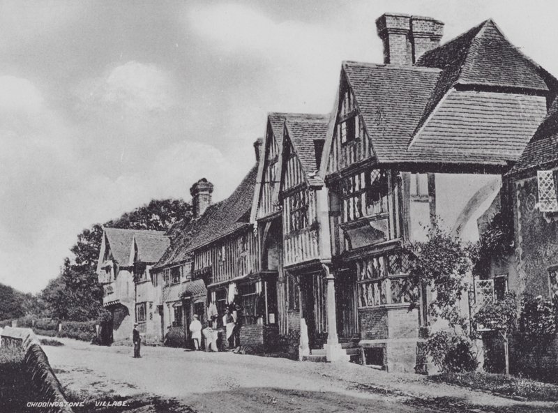 Chiddingstone Village (s/v foto) av Charles Essenhigh Corke