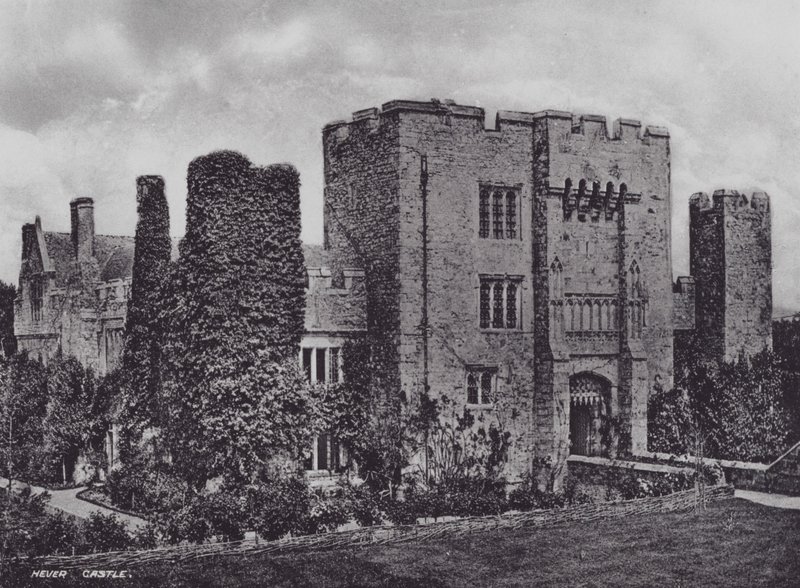 Hever Castle (svart/vitt foto) av Charles Essenhigh Corke