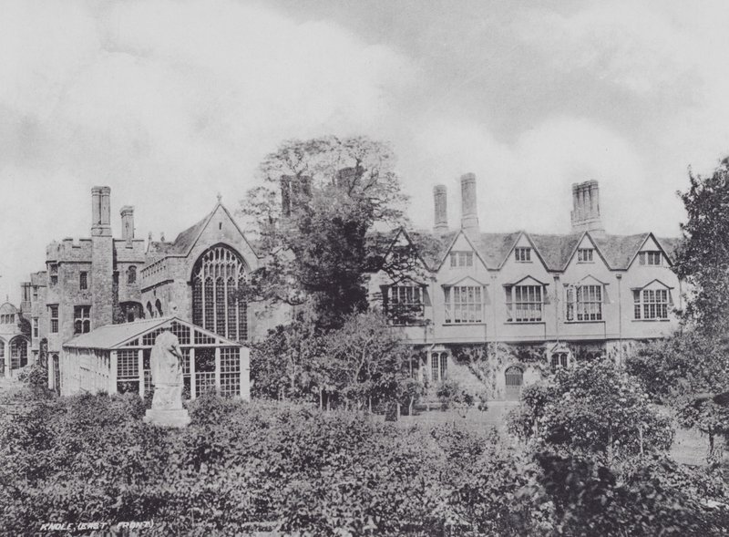 Knole, East Front (s/v foto) av Charles Essenhigh Corke