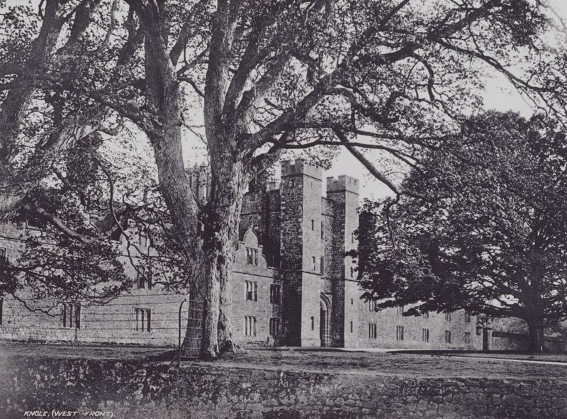 Knole, West Front (s/v foto) av Charles Essenhigh Corke