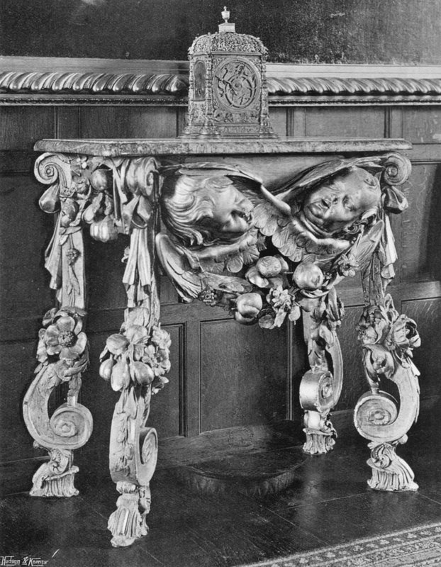 En Grinling Gibbons-konsol av Charles Latham