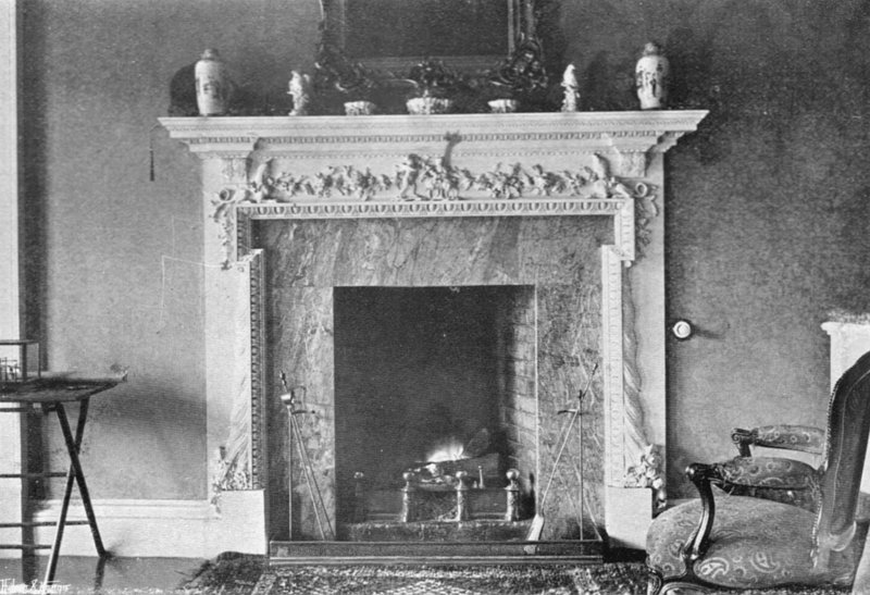 En odlad mantel av Charles Latham