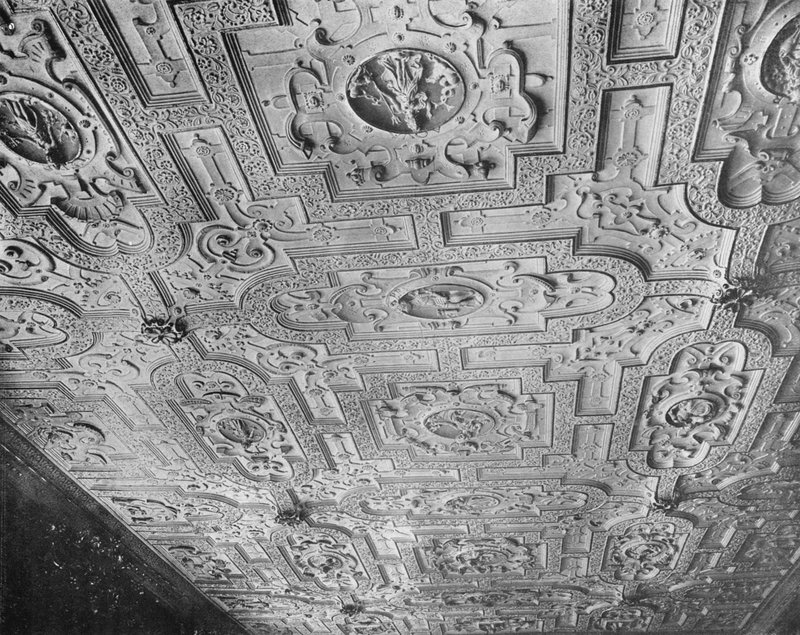 Boston House: The Drawing Room Ceiling, datum 1623 (s/v foto) av Charles Latham
