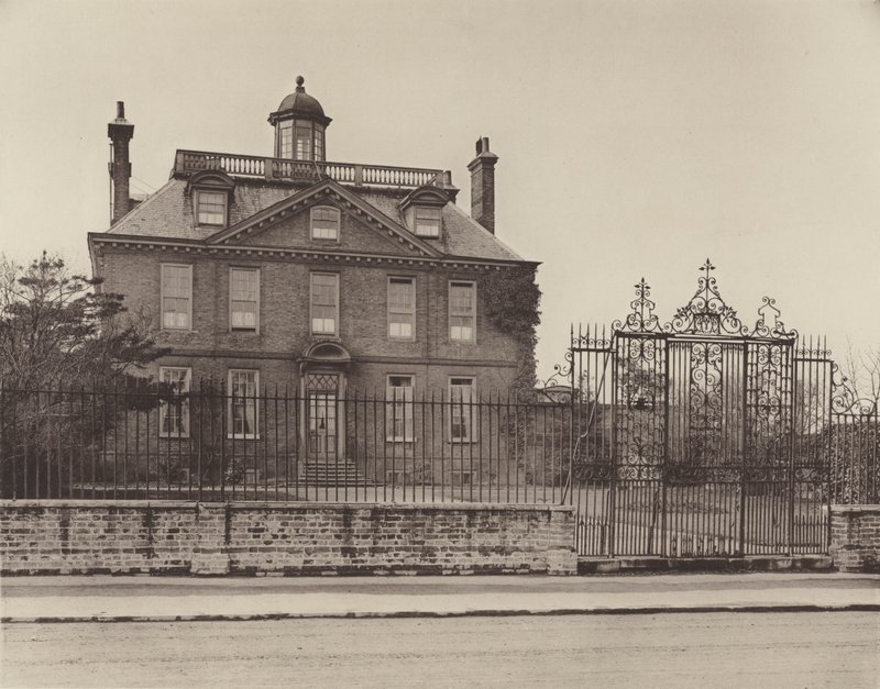 Eagle House, Mitcham  av Charles Latham