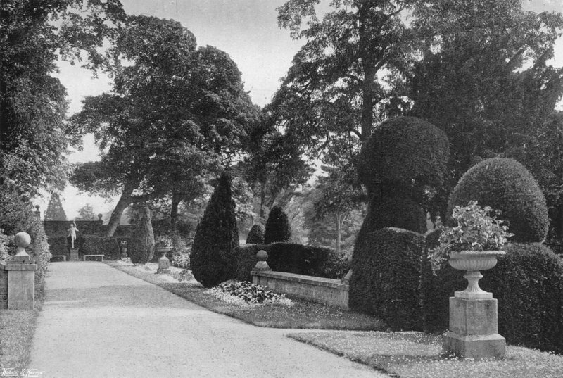 East End av South Terrace av Charles Latham