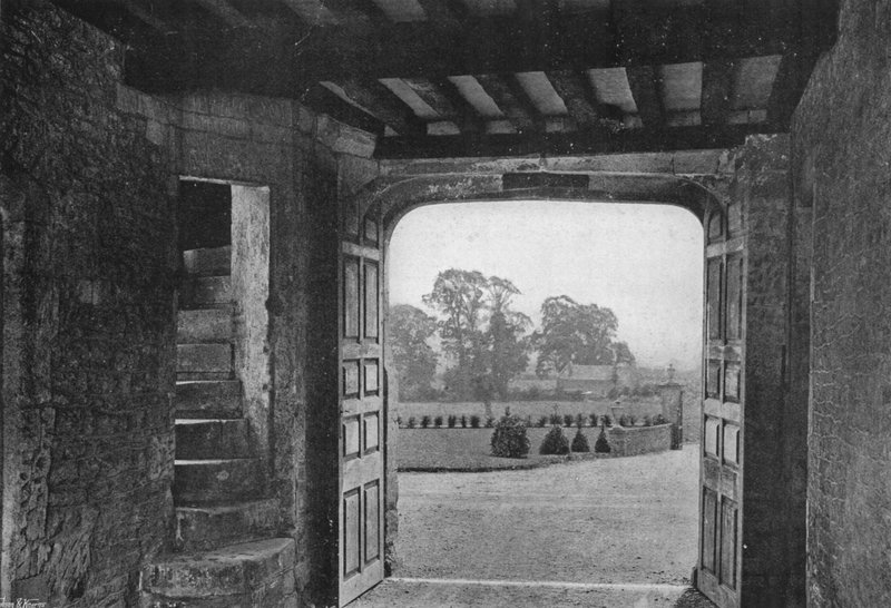 Gatehouse Entrance (s/v foto) av Charles Latham