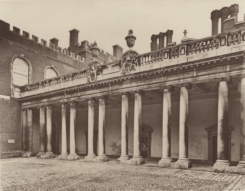 Hampton Court Palace, Colonnade to Kings Entrance  av Charles Latham