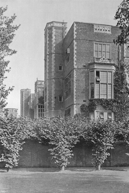 North Turrets från Priory Garden av Charles Latham