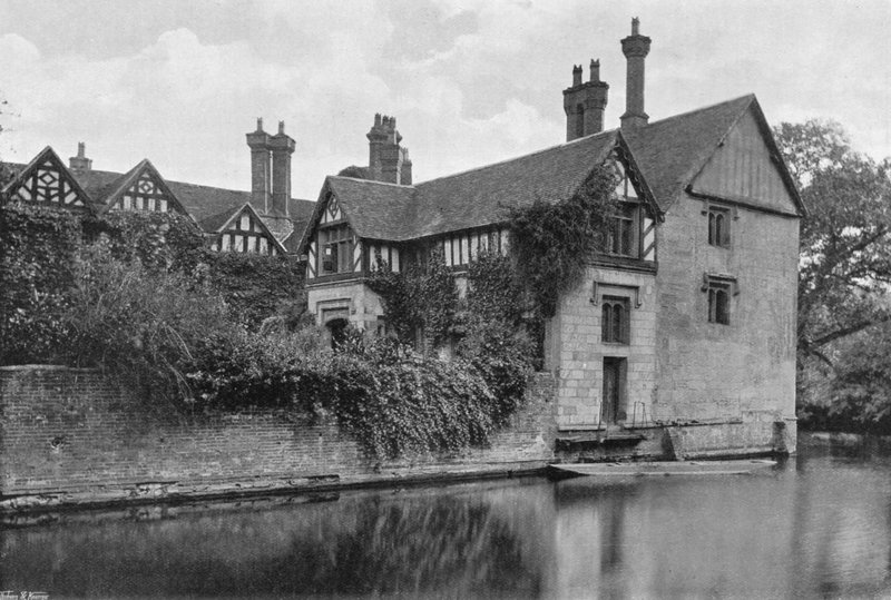 On the Moat (s/v foto) av Charles Latham