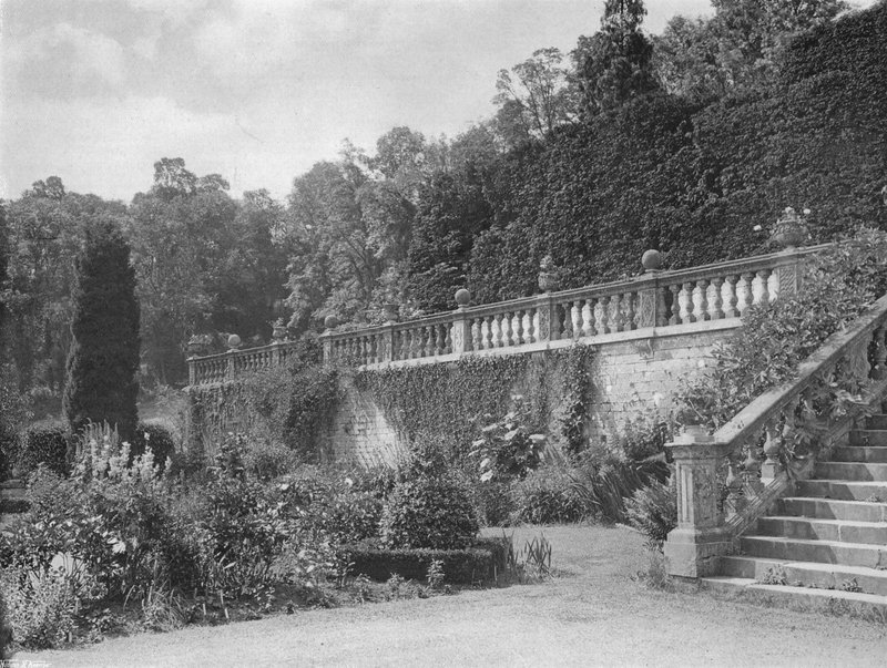 Hälften av Western Terrace av Charles Latham