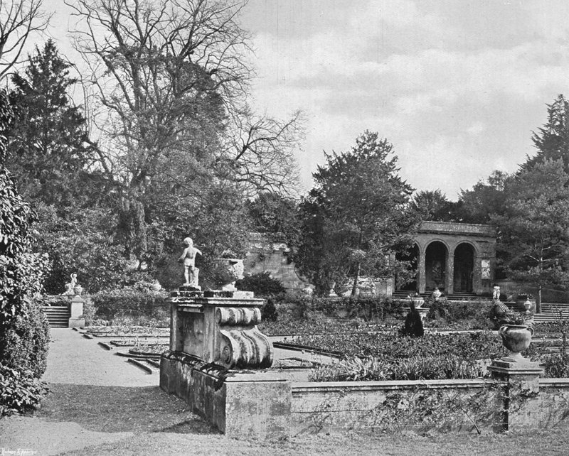 Utanför den italienska trädgården av Charles Latham