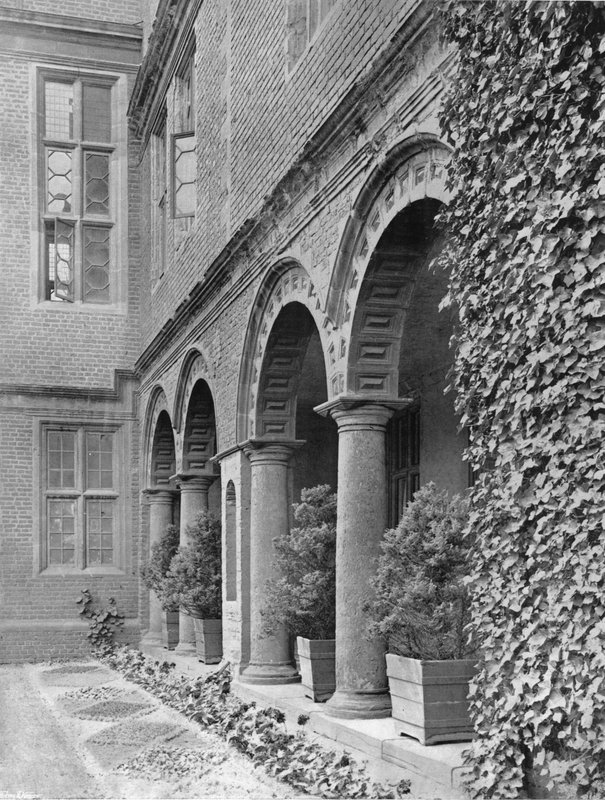 Sydvästra Loggia av Charles Latham