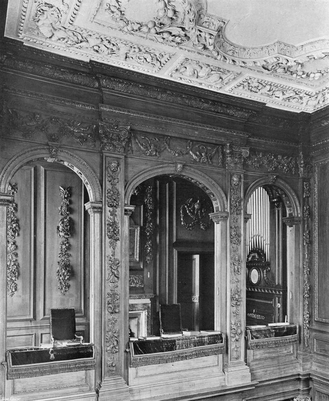 Kapellgalleriets valv och ristningar av Charles Latham