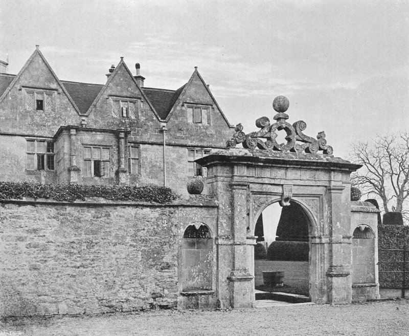 Entréfronten av Charles Latham