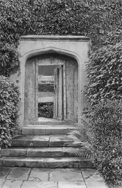 The Garden Entrance (s/v foto) av Charles Latham