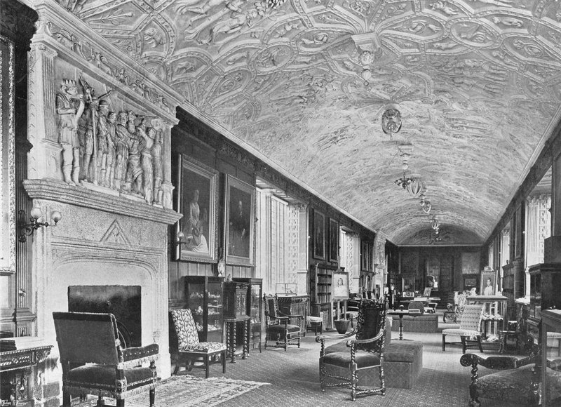 The Long Gallery (s/v foto) av Charles Latham