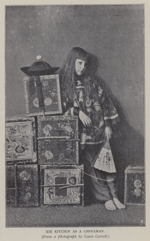 Xie Kitchin som kines (s/v foto) av Charles Lutwidge Dodgson