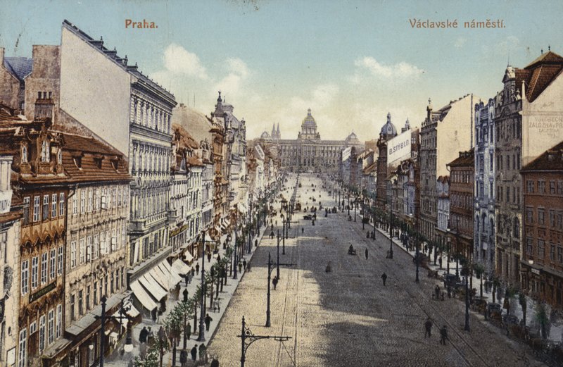 Vykort som visar en allmän utsikt över Vaclavplatsen av Czech Photographer