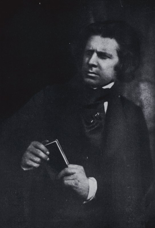 D O Hill, tagen av hans kemiassistent Robert Adamson av David Octavius Hill