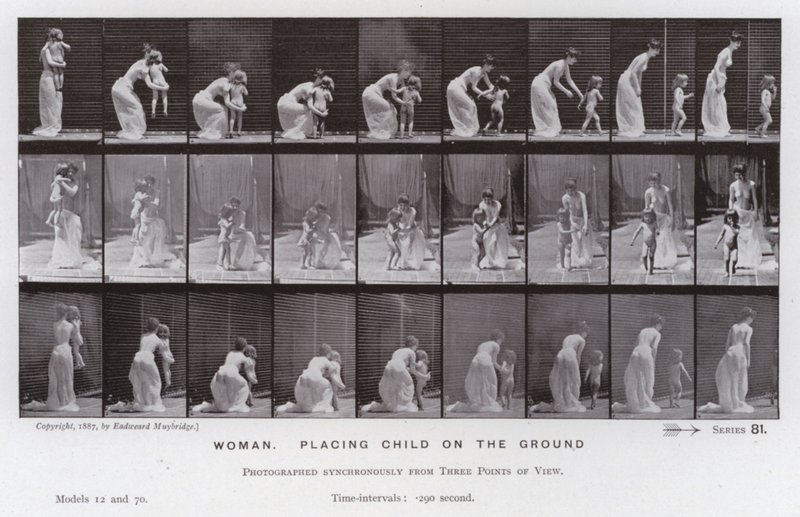 Den mänskliga figuren i rörelse: Kvinna som placerar ett barn på marken (s/v foto) av Eadweard Muybridge