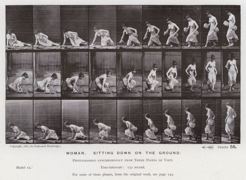 Den mänskliga figuren i rörelse: Kvinna som sitter ner på marken (s/v foto) av Eadweard Muybridge