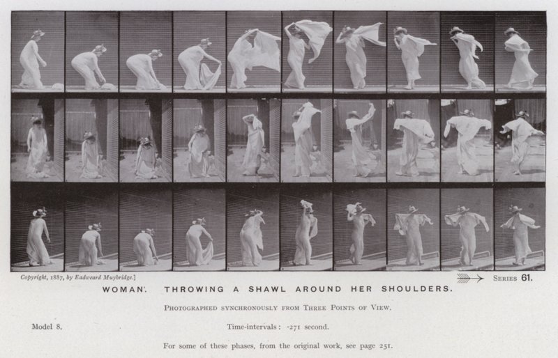 Den mänskliga figuren i rörelse: Kvinna som kastar en sjal runt axlarna (s/v foto) av Eadweard Muybridge