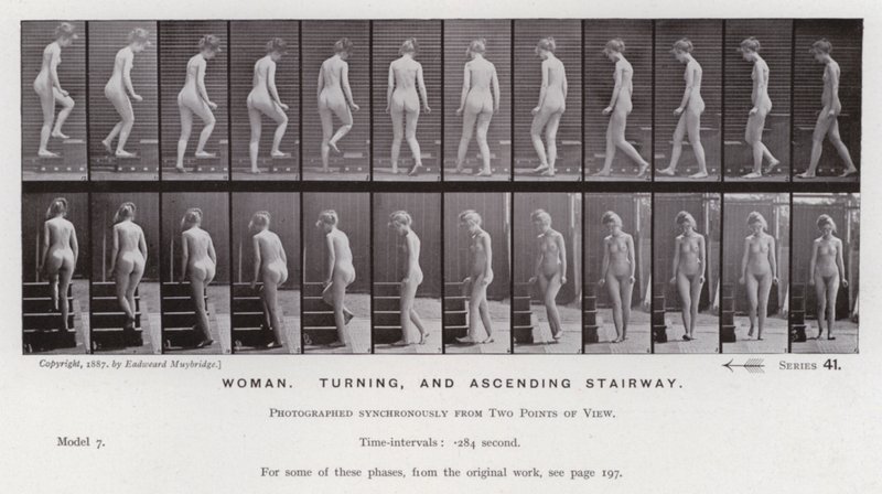 Den mänskliga figuren i rörelse: kvinna, svängande och uppåtgående trappa (s/v foto) av Eadweard Muybridge