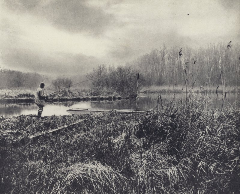 En januarikväll på testet (svartvitt foto) av Edward Alfred Barton