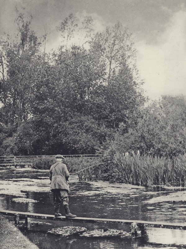 Nedanför Chilbolton Foot-bridge (svartvitt foto) av Edward Alfred Barton