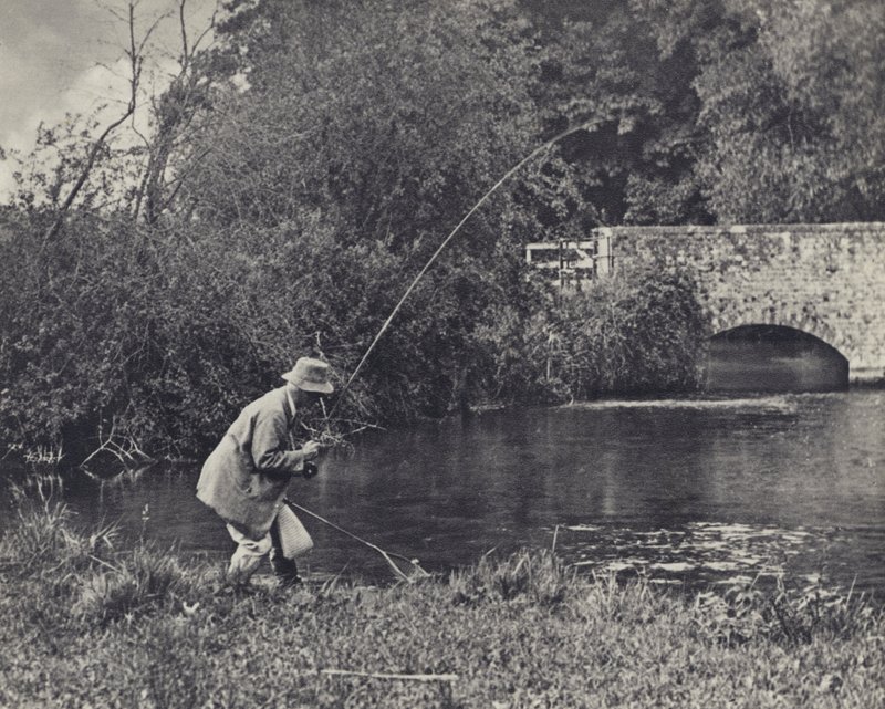 Nedanför Leverton Bridge (svartvitt foto) av Edward Alfred Barton