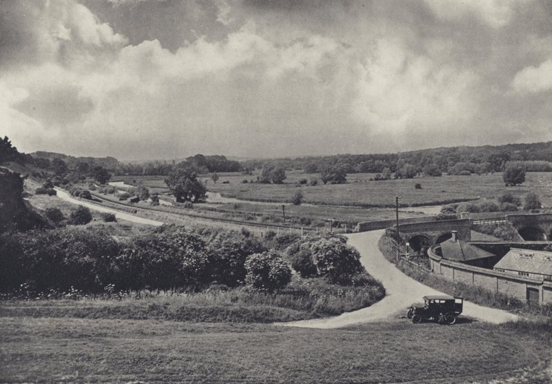 Test Valley från Chilbolton Down (svartvitt foto) av Edward Alfred Barton
