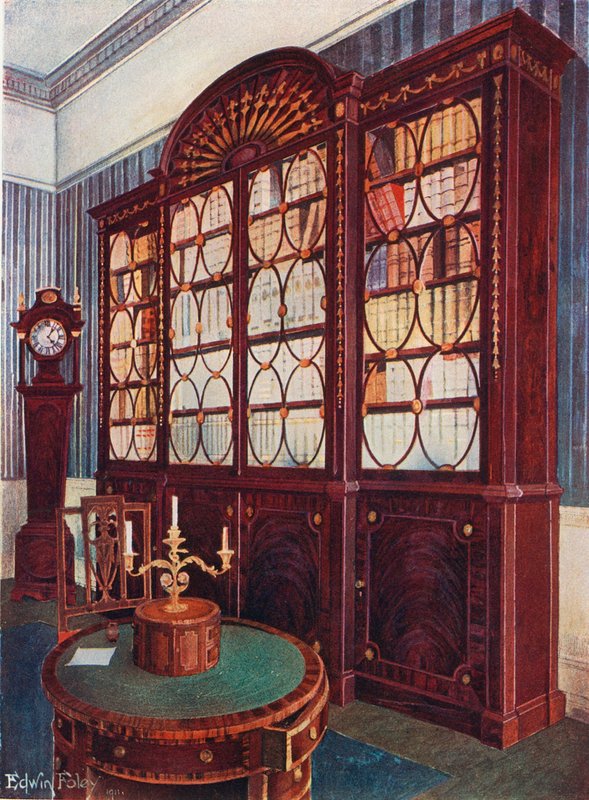 Indlagt mahogni Break-Front reol. Mahogni piedestal centerbord. Mahogni High-Case Clockswed av Edwin John Foley