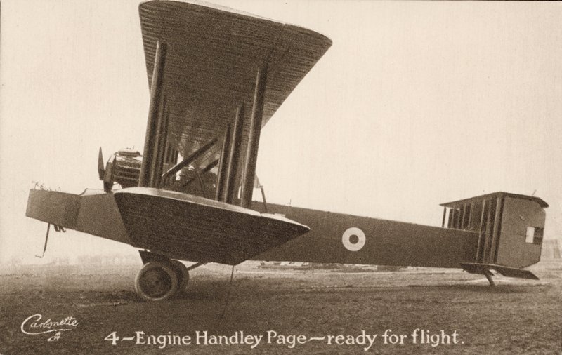 4-Engine Handley Page-flygplan, redo för flygning (s/v-foto) av English Photographer