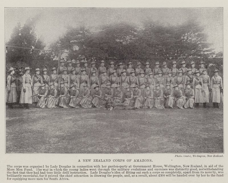 A New Zealand Corps of Amazons, 1900 av English Photographer