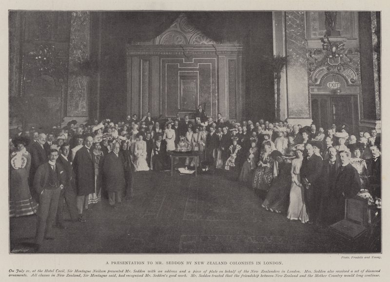 En presentation till Mr Seddon av New Zealand Colonists i London av English Photographer