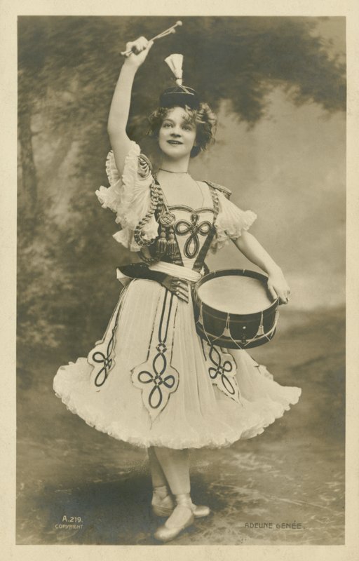 Adeline Genee, dansk balettdansös (s/v foto) av English Photographer