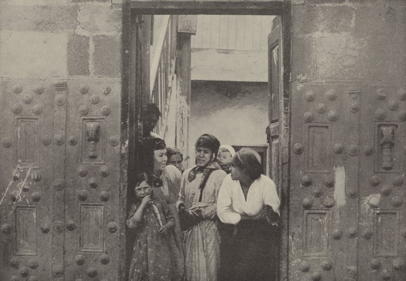 Gamla stendörrar, Tiberias, En stad vid Galileiska sjön, i vars närhet vår Frälsare ? av English Photographer
