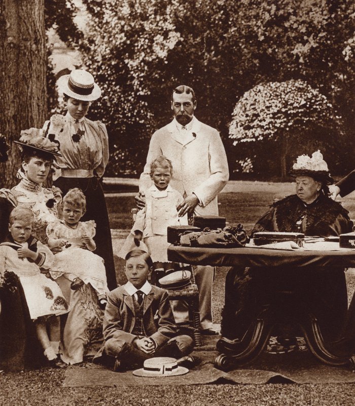 I Osborne House, Isle of Wight, tillsammans med drottning Victoria (s/v-foto) av English Photographer