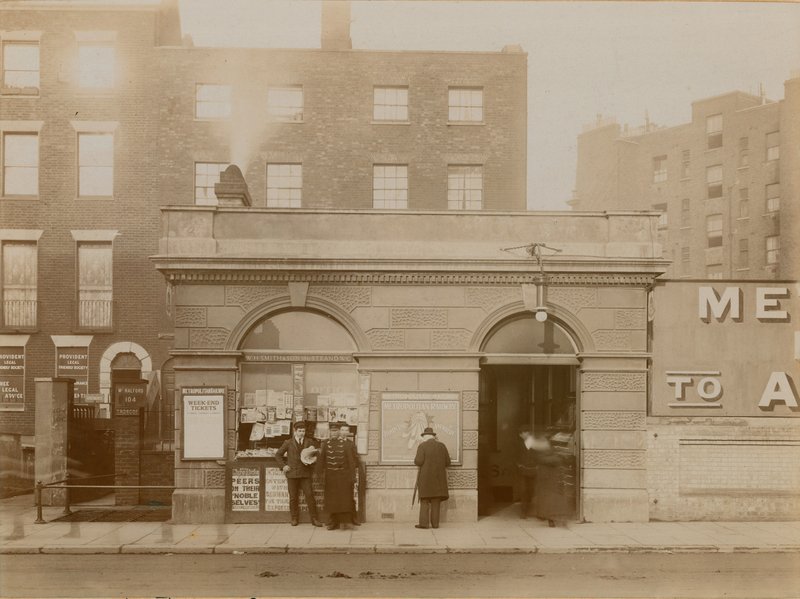 Baker Street järnvägsstation, östra ingången, Marylebone Road, London; foto taget i maj 1908 av English Photographer