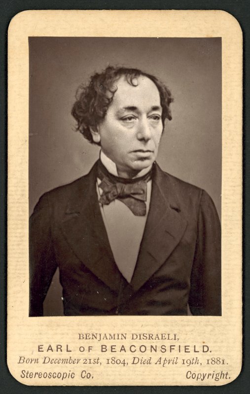 Benjamin Disraeli, Earl of Beaconsfield, minnesfotokort (s/v foto) av English Photographer