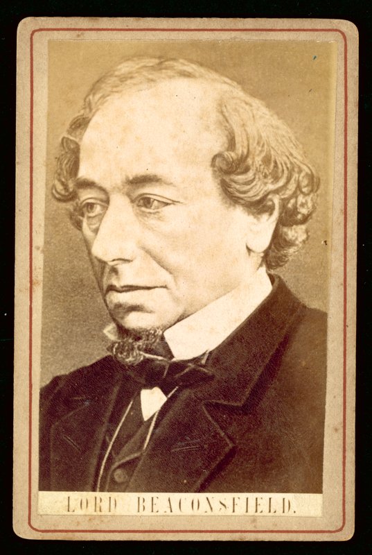 Benjamin Disraeli, Lord Beaconsfield, porträtt (s/v foto) av English Photographer