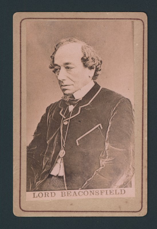 Benjamin Disraeli, visitkort av English Photographer