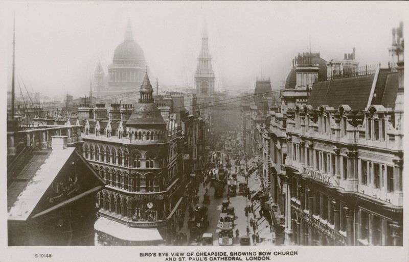 Fågelperspektiv av Cheapside som visar Bow Church och St Pauls Cathedral, London av English Photographer