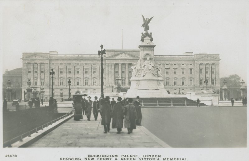 Buckingham Palace, London, visar New Front och Queen Victoria Memorial av English Photographer