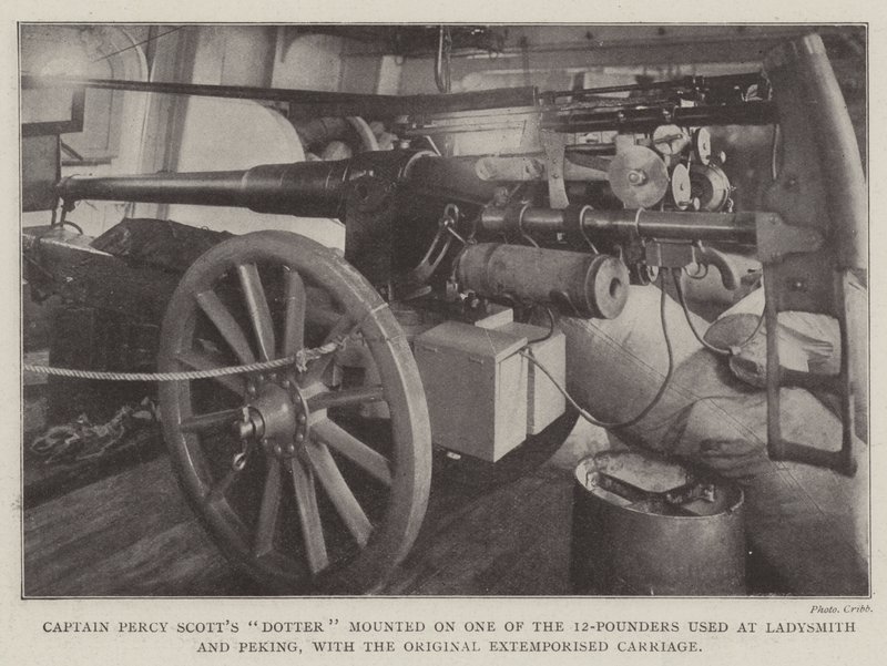 Kapten Percy Scotts Dotter monterad på en av 12-pundarna som användes vid Ladysmith och Peking, med den ursprungliga extemporiserade vagnen av English Photographer
