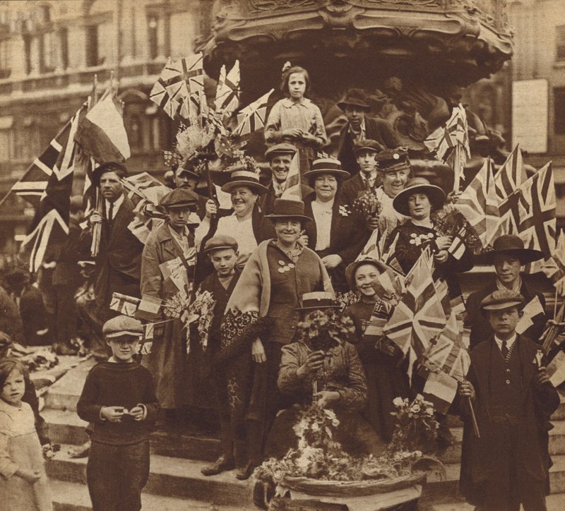 Firande av segern i första världskriget på Piccadilly Circus i London av English Photographer