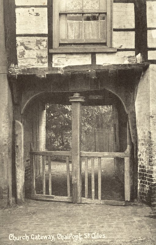 Church Gateway, Chalfont St Giles, Buckinghamshire (s/v foto) av English Photographer