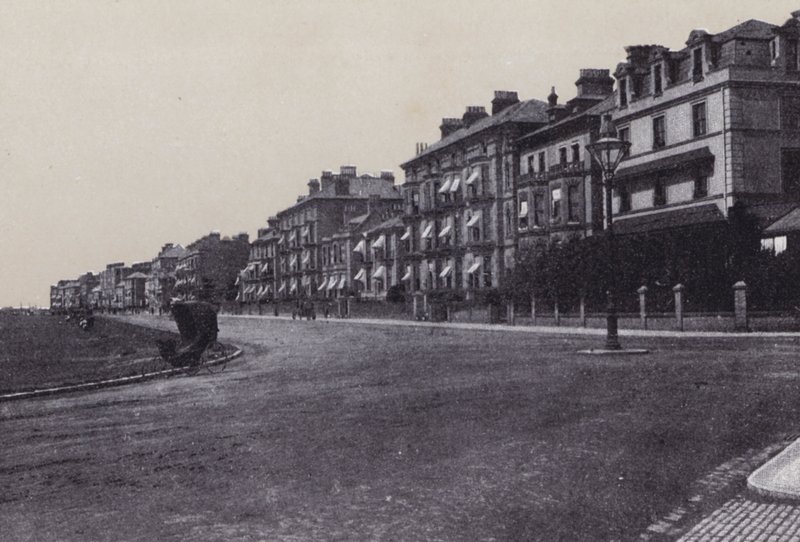 Clarence Parade, Southsea (s/v foto) av English Photographer