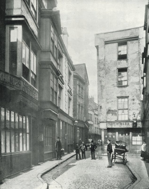 Cloth Fair, a Quaint Bit of Old London (s/v foto) av English Photographer